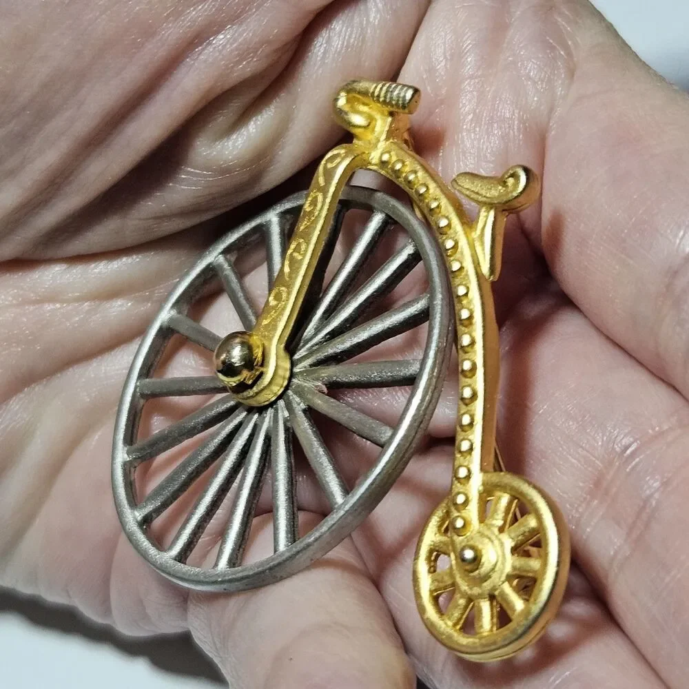 Vintage JJ Jonette Silver & Gold Tone Bicycle Spinning Wheel Articulated Pin